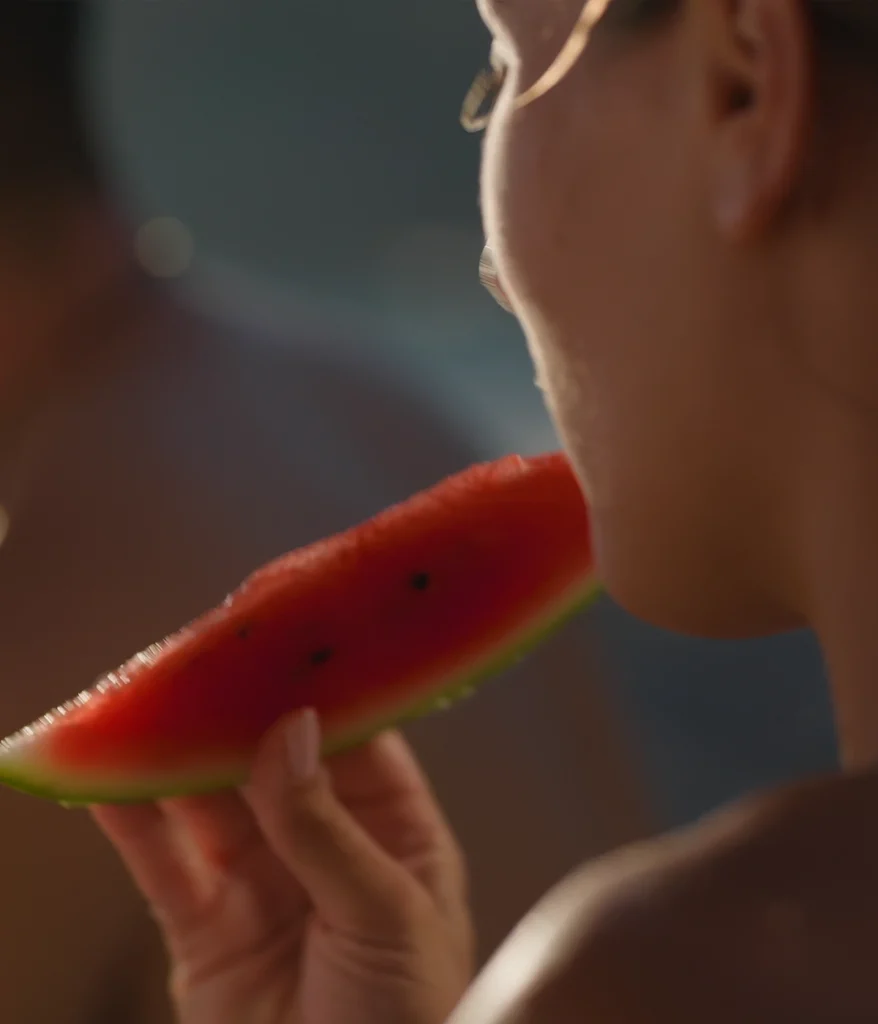 20 GIRL WITH MELON 1400-1200